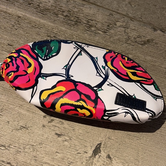 Miche bundle - one inside, two black handles, 7 shells and one small zipper bag - Picture 11 of 11